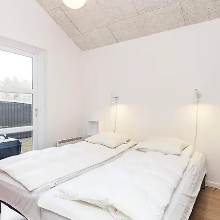 8 Person In Brovst-by Traum * Brovst