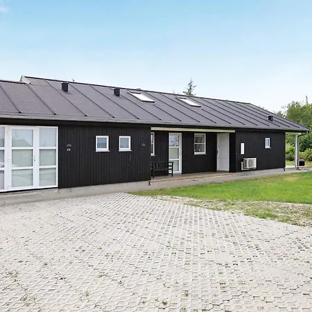 8 Person In Brovst-by Traum *